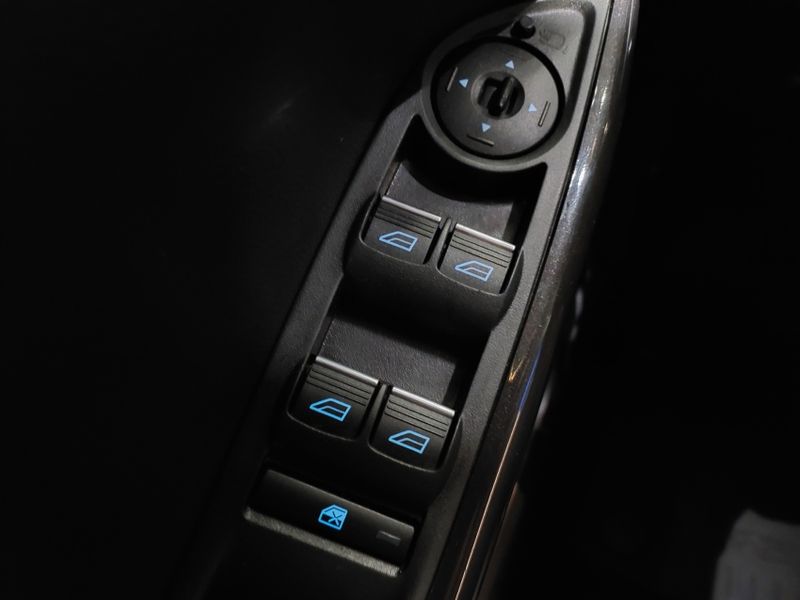 Ford FOCUS 2.0 TITANIUM PLUS 16V FLEX 4P POWERSHIFT 2016/2016 BETIOLO NOVOS E SEMINOVOS LAJEADO / Carros no Vale