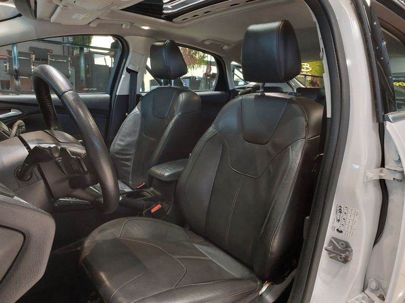 Ford FOCUS 2.0 TITANIUM PLUS 16V FLEX 4P POWERSHIFT 2016/2016 BETIOLO NOVOS E SEMINOVOS LAJEADO / Carros no Vale