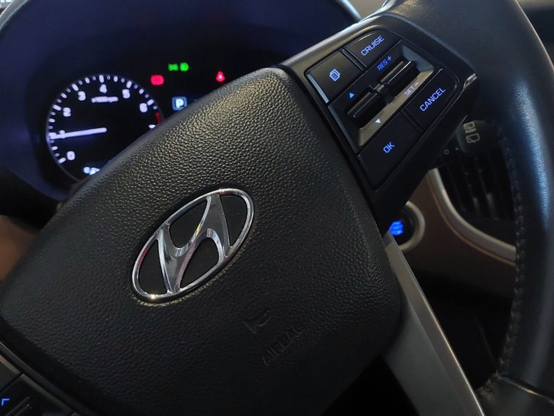 Hyundai CRETA 2.0 16V FLEX PRESTIGE AUTOMÁTICO 2017/2017 BETIOLO NOVOS E SEMINOVOS LAJEADO / Carros no Vale