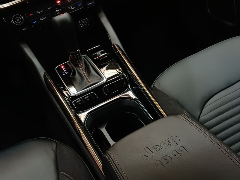 JEEP COMMANDER 1.3 T270 TURBO FLEX LIMITED AT6 2025/2026 BETIOLO NOVOS E SEMINOVOS LAJEADO / Carros no Vale