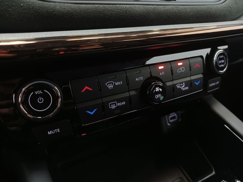 JEEP COMMANDER 1.3 T270 TURBO FLEX LIMITED AT6 2025/2026 BETIOLO NOVOS E SEMINOVOS LAJEADO / Carros no Vale