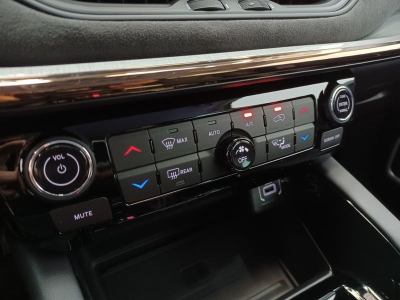 JEEP COMMANDER 1.3 T270 TURBO FLEX LIMITED AT6 2025/2026 BETIOLO NOVOS E SEMINOVOS LAJEADO / Carros no Vale