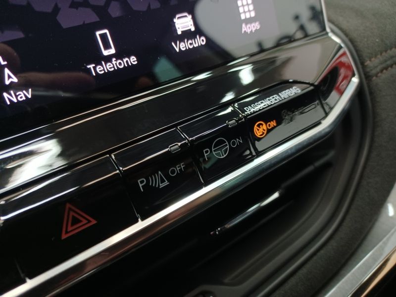 JEEP COMMANDER 1.3 T270 TURBO FLEX LIMITED AT6 2025/2026 BETIOLO NOVOS E SEMINOVOS LAJEADO / Carros no Vale