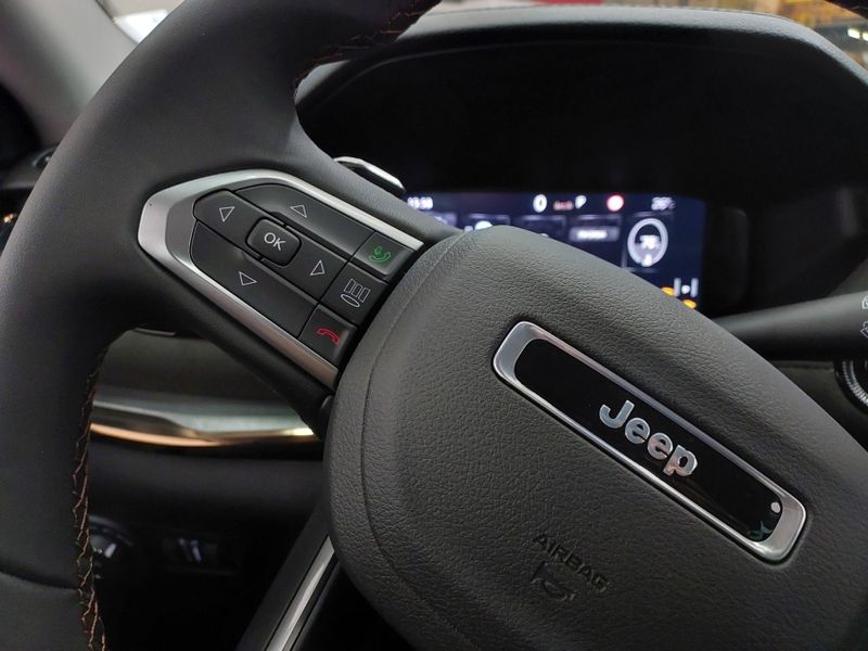 JEEP COMMANDER 1.3 T270 TURBO FLEX LIMITED AT6 2025/2026 BETIOLO NOVOS E SEMINOVOS LAJEADO / Carros no Vale