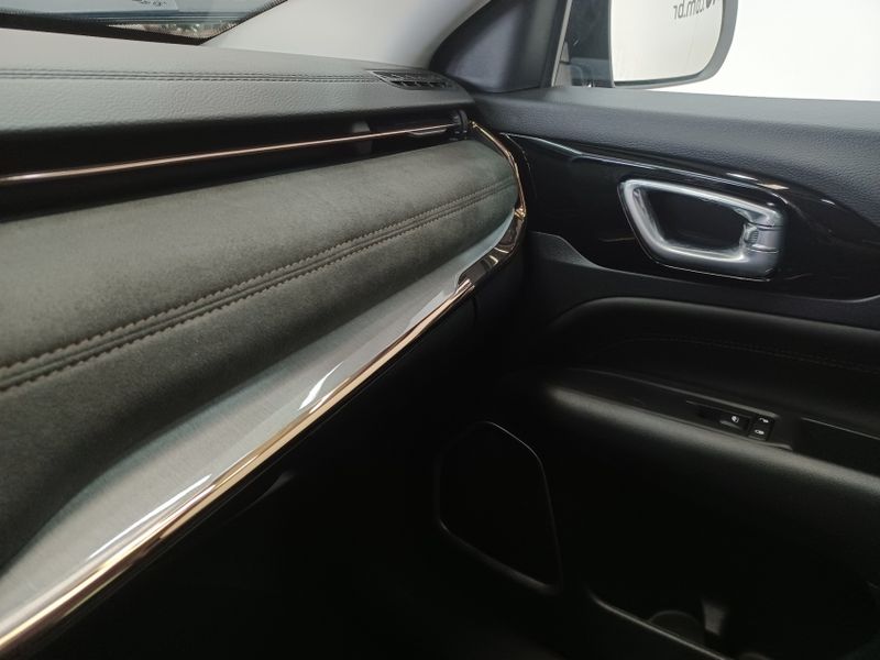 JEEP COMMANDER 1.3 T270 TURBO FLEX LIMITED AT6 2025/2026 BETIOLO NOVOS E SEMINOVOS LAJEADO / Carros no Vale