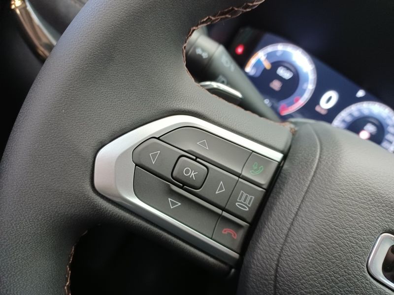 JEEP COMMANDER 1.3 T270 TURBO FLEX LIMITED AT6 2025/2026 BETIOLO NOVOS E SEMINOVOS LAJEADO / Carros no Vale