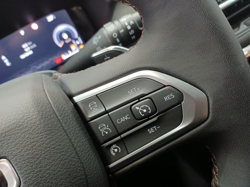 JEEP COMMANDER 1.3 T270 TURBO FLEX LIMITED AT6 2025/2026 BETIOLO NOVOS E SEMINOVOS LAJEADO / Carros no Vale