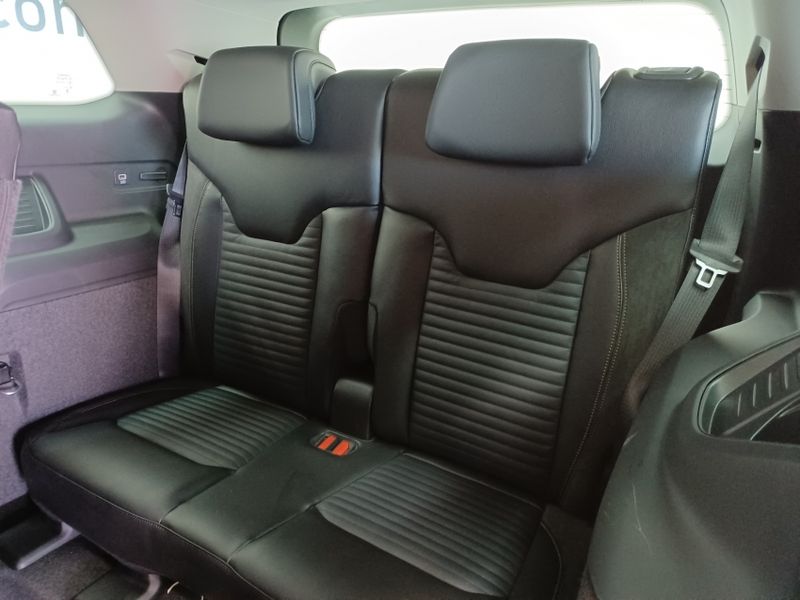 JEEP COMMANDER 1.3 T270 TURBO FLEX LIMITED AT6 2025/2026 BETIOLO NOVOS E SEMINOVOS LAJEADO / Carros no Vale