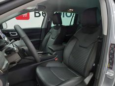 JEEP COMMANDER 1.3 T270 TURBO FLEX LIMITED AT6 2025/2026 BETIOLO NOVOS E SEMINOVOS LAJEADO / Carros no Vale