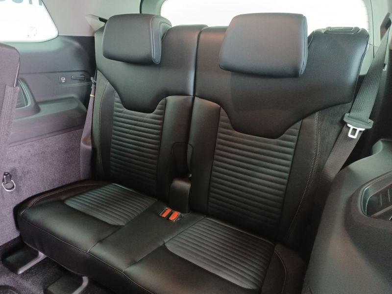 JEEP COMMANDER 1.3 T270 TURBO FLEX LIMITED AT6 2025/2026 BETIOLO NOVOS E SEMINOVOS LAJEADO / Carros no Vale