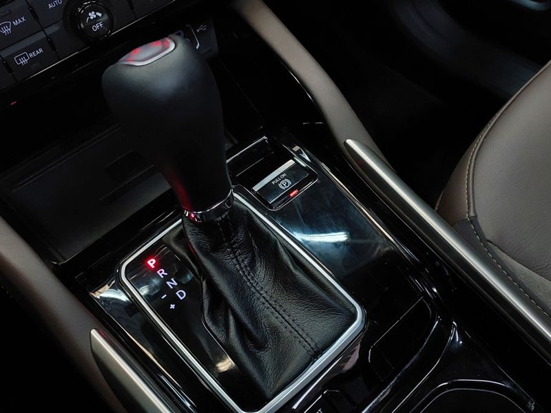 JEEP COMMANDER 1.3 T270 TURBO FLEX OVERLAND AT6 2025/2026 BETIOLO NOVOS E SEMINOVOS LAJEADO / Carros no Vale