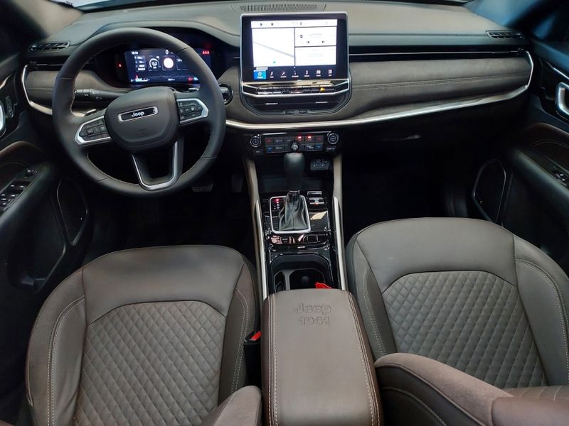 JEEP COMMANDER 1.3 T270 TURBO FLEX OVERLAND AT6 2025/2026 BETIOLO NOVOS E SEMINOVOS LAJEADO / Carros no Vale