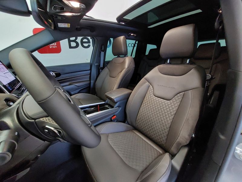 JEEP COMMANDER 1.3 T270 TURBO FLEX OVERLAND AT6 2025/2026 BETIOLO NOVOS E SEMINOVOS LAJEADO / Carros no Vale