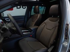 JEEP COMMANDER 1.3 T270 TURBO FLEX OVERLAND AT6 2025/2026 BETIOLO NOVOS E SEMINOVOS LAJEADO / Carros no Vale