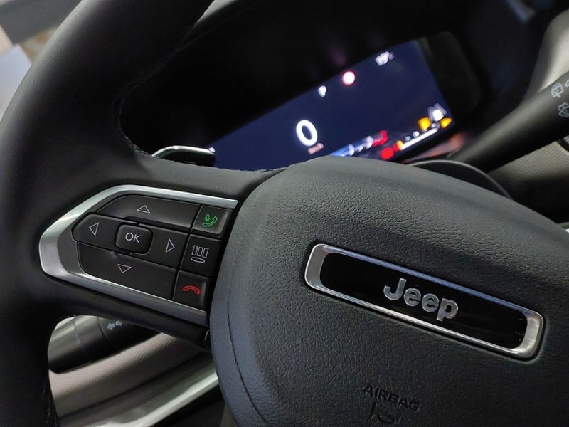 JEEP COMPASS 1.3 T270 TURBO FLEX LONGITUDE AT6 2025/2026 BETIOLO NOVOS E SEMINOVOS LAJEADO / Carros no Vale