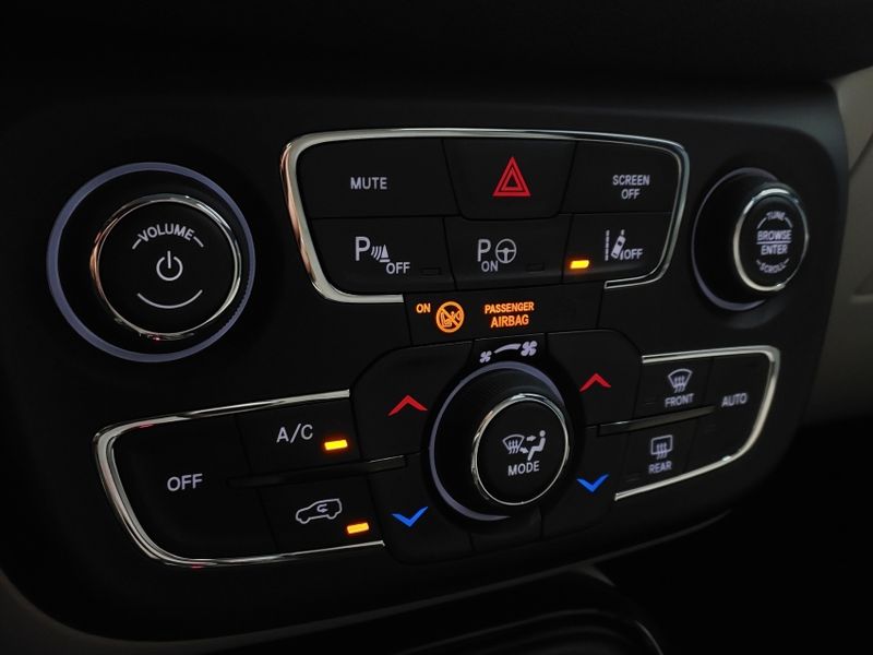 JEEP COMPASS 2.0 16V FLEX LIMITED AUTOMÁTICO 2017/2018 BETIOLO NOVOS E SEMINOVOS LAJEADO / Carros no Vale