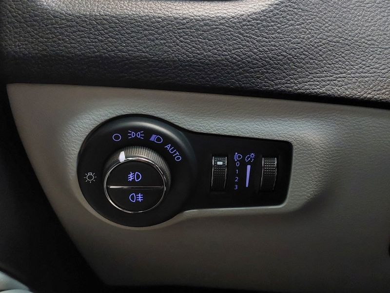 JEEP COMPASS 2.0 16V FLEX LIMITED AUTOMÁTICO 2017/2018 BETIOLO NOVOS E SEMINOVOS LAJEADO / Carros no Vale