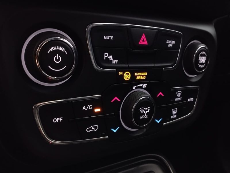 JEEP COMPASS 2.0 16V FLEX LONGITUDE AUTOMÁTICO 2018/2018 BETIOLO NOVOS E SEMINOVOS LAJEADO / Carros no Vale