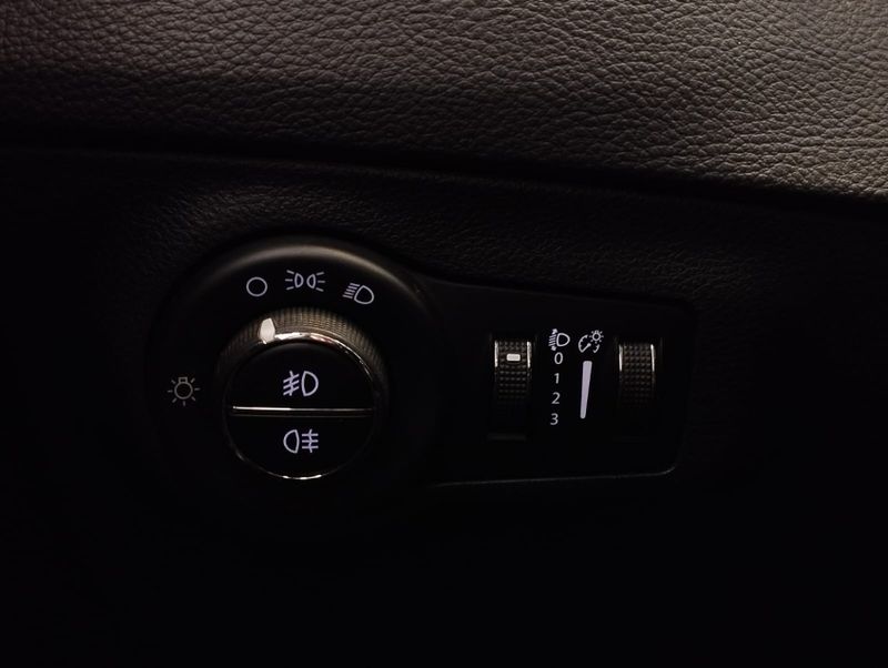 JEEP COMPASS 2.0 16V FLEX LONGITUDE AUTOMÁTICO 2018/2018 BETIOLO NOVOS E SEMINOVOS LAJEADO / Carros no Vale