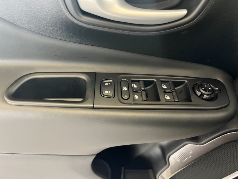 JEEP RENEGADE 1.3 T270 TURBO FLEX LONGITUDE AT6 2025/2026 BETIOLO NOVOS E SEMINOVOS LAJEADO / Carros no Vale