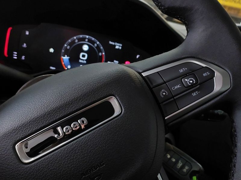 JEEP RENEGADE 1.3 T270 TURBO FLEX LONGITUDE AT6 2025/2026 BETIOLO NOVOS E SEMINOVOS LAJEADO / Carros no Vale