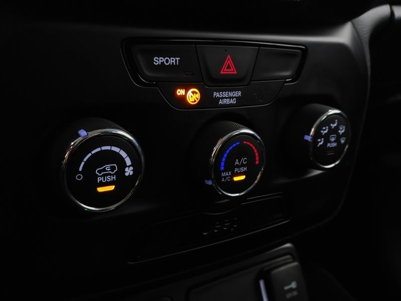 JEEP RENEGADE 1.8 16V FLEX 4P AUTOMÁTICO 2019/2020 BETIOLO NOVOS E SEMINOVOS LAJEADO / Carros no Vale