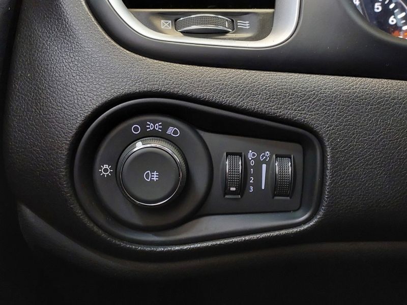 JEEP RENEGADE 1.8 16V FLEX 4P AUTOMÁTICO 2019/2020 BETIOLO NOVOS E SEMINOVOS LAJEADO / Carros no Vale