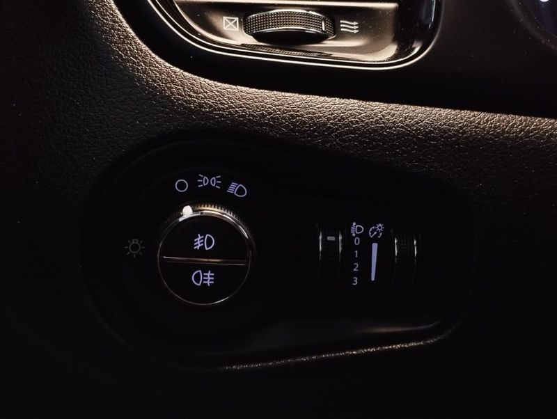 JEEP RENEGADE 1.8 16V FLEX SPORT 4P AUTOMÁTICO 2021/2021 BETIOLO NOVOS E SEMINOVOS LAJEADO / Carros no Vale