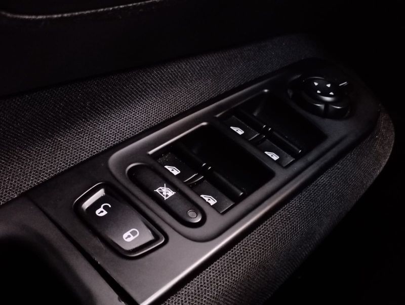 JEEP RENEGADE 1.8 16V FLEX SPORT 4P AUTOMÁTICO 2021/2021 BETIOLO NOVOS E SEMINOVOS LAJEADO / Carros no Vale