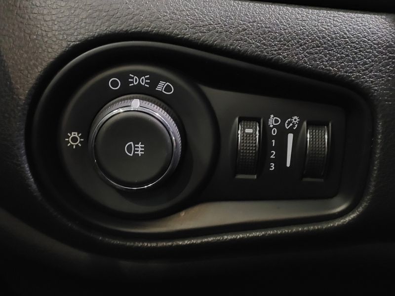 JEEP RENEGADE 1.8 16V FLEX SPORT 4P AUTOMÁTICO 2020/2021 BETIOLO NOVOS E SEMINOVOS LAJEADO / Carros no Vale