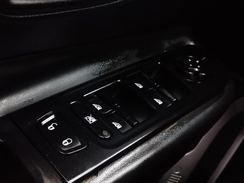 JEEP RENEGADE 2.0 16V TURBO DIESEL LONGITUDE 4P 4X4 AUTOMÁTICO 2018/2019 BETIOLO NOVOS E SEMINOVOS LAJEADO / Carros no Vale