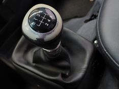 KIA BONGO 2.5 TD DIESEL STD CS MANUAL 2019/2020 BETIOLO NOVOS E SEMINOVOS LAJEADO / Carros no Vale