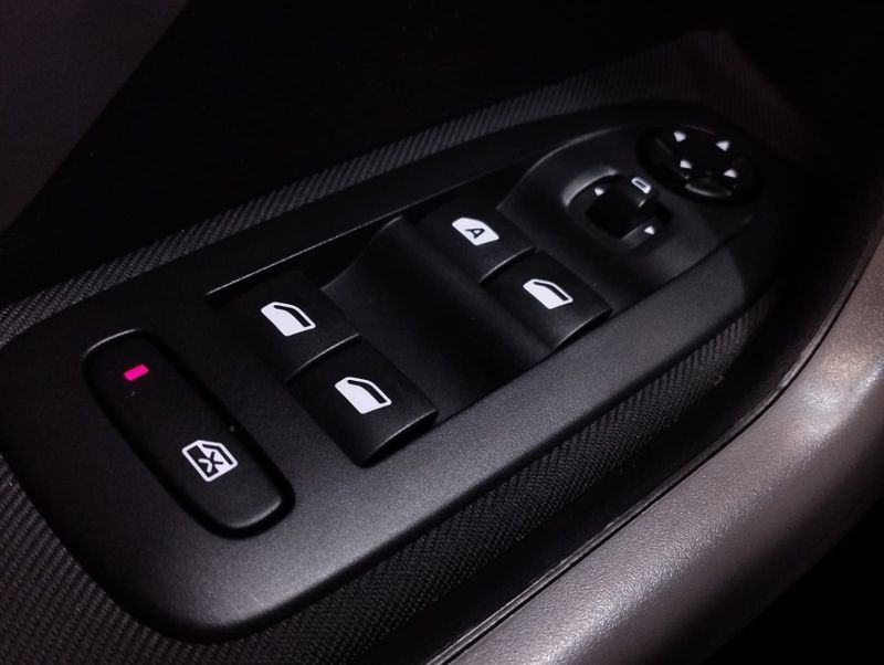 Peugeot 208 1.6 ACTIVE PACK 16V FLEX 4P AUTOMÁTICO 2018/2019 BETIOLO NOVOS E SEMINOVOS LAJEADO / Carros no Vale