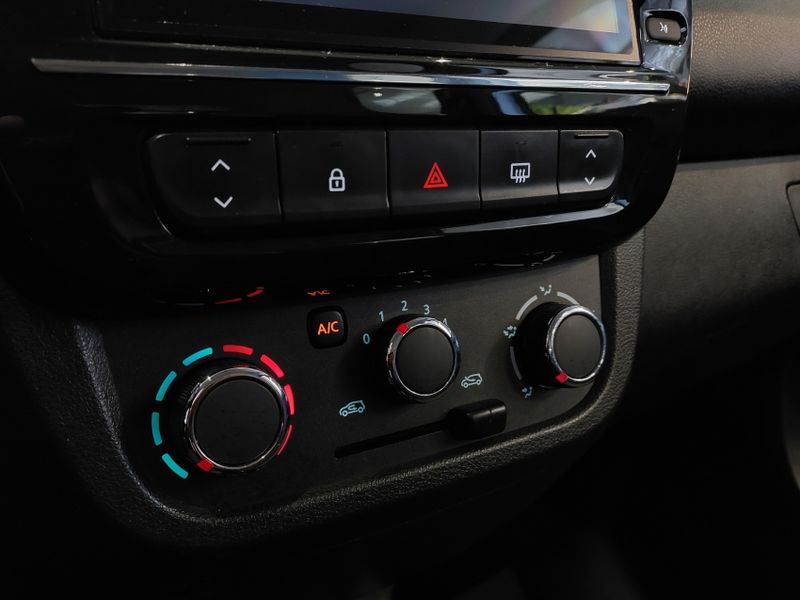 Renault KWID 1.0 12V SCE FLEX INTENSE MANUAL 2023/2024 BETIOLO NOVOS E SEMINOVOS LAJEADO / Carros no Vale