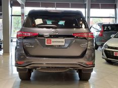 Toyota HILUX SW4 2.8 D-4D TURBO DIESEL SRX PLATINUM 4X4 AUTOMÁTICO 2024/2025 BETIOLO NOVOS E SEMINOVOS LAJEADO / Carros no Vale