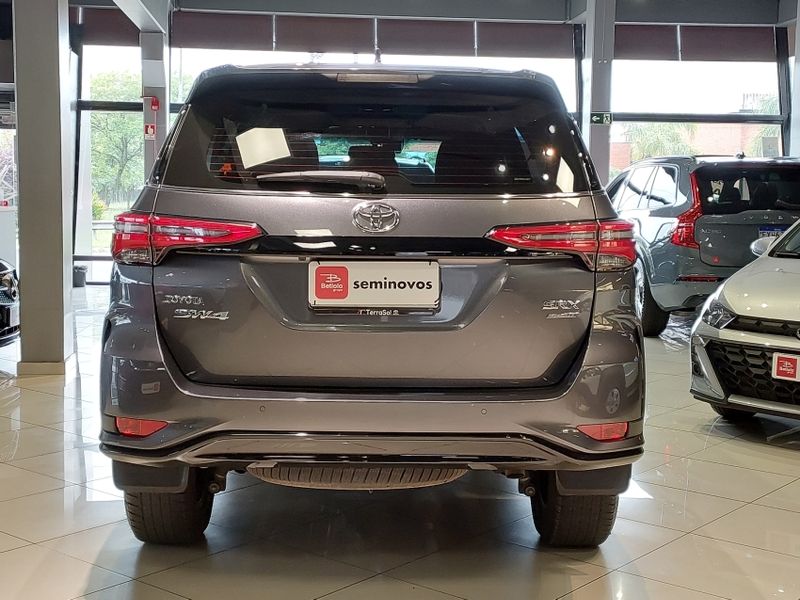 Toyota HILUX SW4 2.8 D-4D TURBO DIESEL SRX PLATINUM 4X4 AUTOMÁTICO 2024/2025 BETIOLO NOVOS E SEMINOVOS LAJEADO / Carros no Vale