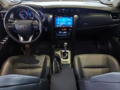 Toyota HILUX SW4 2.8 D-4D TURBO DIESEL SRX PLATINUM 4X4 AUTOMÁTICO 2024/2025 BETIOLO NOVOS E SEMINOVOS LAJEADO / Carros no Vale