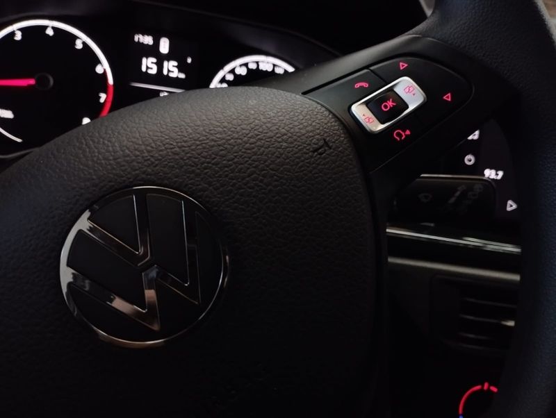 Volkswagen POLO 1.0 MPI TRACK MANUAL 2024/2025 BETIOLO NOVOS E SEMINOVOS LAJEADO / Carros no Vale