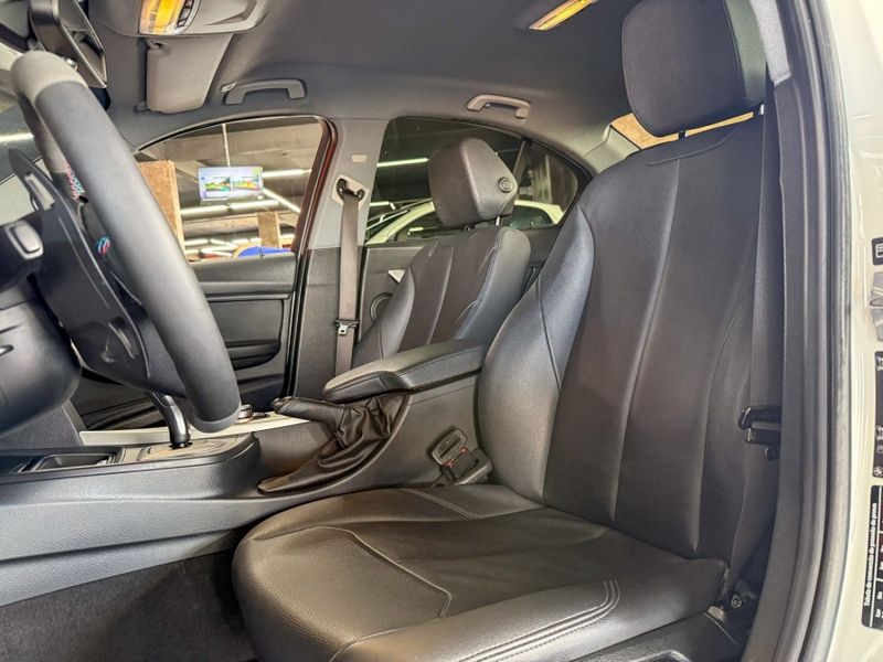 BMW 320i 2.0 SPORT GP 16V TURBO GASOLINA 4P AUTOMÁTICO 2013/2014 CASTELLAN E TOMAZONI MOTORS CAXIAS DO SUL / Carros no Vale