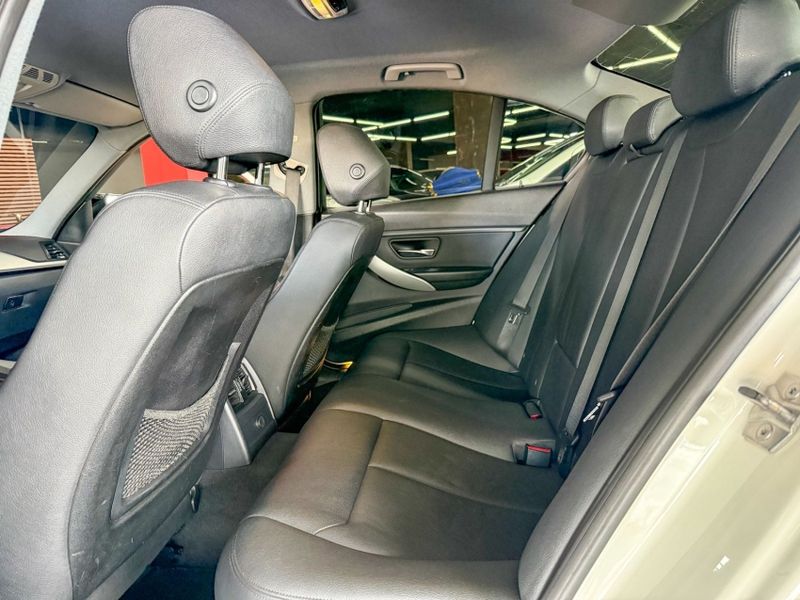 BMW 320i 2.0 SPORT GP 16V TURBO GASOLINA 4P AUTOMÁTICO 2013/2014 CASTELLAN E TOMAZONI MOTORS CAXIAS DO SUL / Carros no Vale