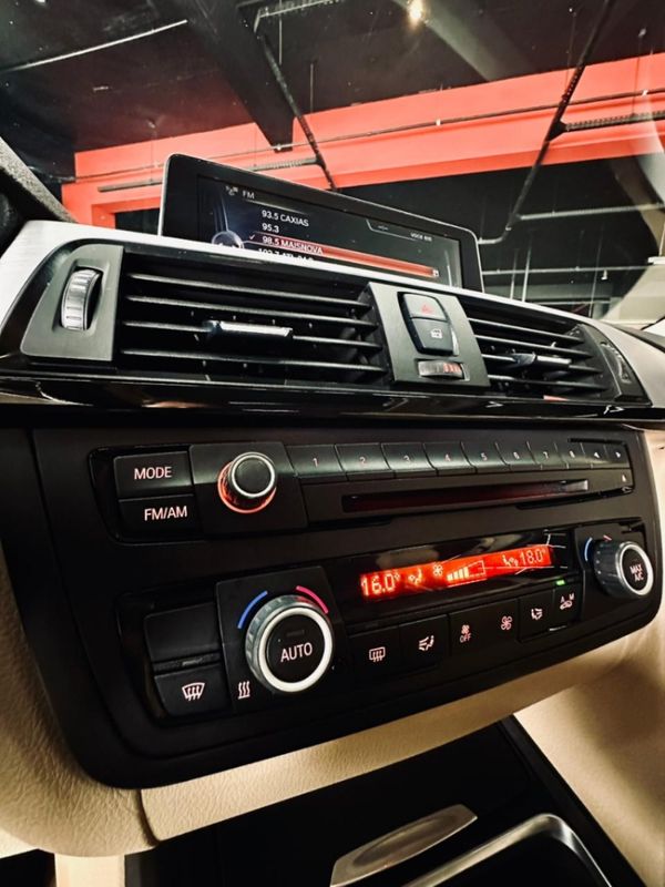 BMW 328i 2.0 SPORT GP 16V GASOLINA 4P AUTOMÁTICO 2013/2013 CASTELLAN E TOMAZONI MOTORS CAXIAS DO SUL / Carros no Vale