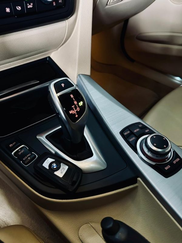 BMW 328i 2.0 SPORT GP 16V GASOLINA 4P AUTOMÁTICO 2013/2013 CASTELLAN E TOMAZONI MOTORS CAXIAS DO SUL / Carros no Vale