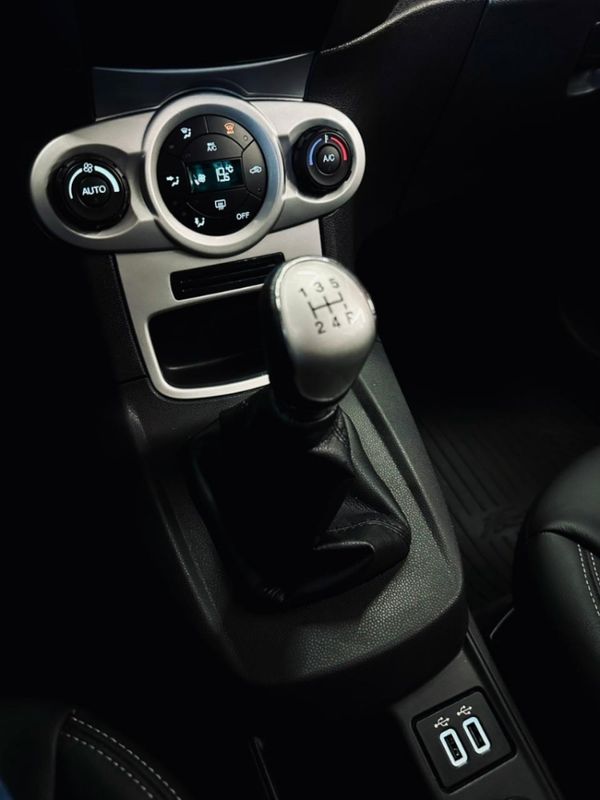 Ford FIESTA 1.6 TI-VCT FLEX SEL MANUAL 2018/2019 CASTELLAN E TOMAZONI MOTORS CAXIAS DO SUL / Carros no Vale