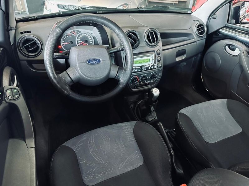 Ford KA 1.0 MPI 8V FLEX 2P MANUAL 2012/2012 CASTELLAN E TOMAZONI MOTORS CAXIAS DO SUL / Carros no Vale