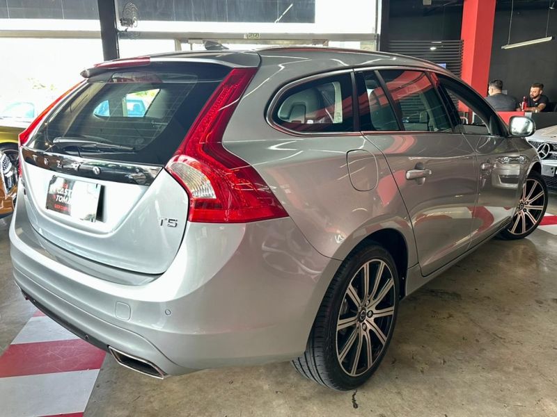 Volvo V60 2.0 T5 MOMENTUM TURBO GASOLINA 4P AUTOMÁTICO 2016/2016 CASTELLAN E TOMAZONI MOTORS CAXIAS DO SUL / Carros no Vale Volvo V60 2.0 T5 MOMENTUM TURBO GASOLINA 4P AUTOMÁTICO 2016/2016 CASTELLAN E TOMAZONI MOTORS CAXIAS DO SUL / Carros no Vale