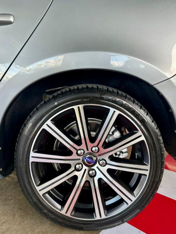 Volvo V60 2.0 T5 MOMENTUM TURBO GASOLINA 4P AUTOMÁTICO 2016/2016 CASTELLAN E TOMAZONI MOTORS CAXIAS DO SUL / Carros no Vale