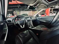 Volvo V60 2.0 T5 MOMENTUM TURBO GASOLINA 4P AUTOMÁTICO 2016/2016 CASTELLAN E TOMAZONI MOTORS CAXIAS DO SUL / Carros no Vale