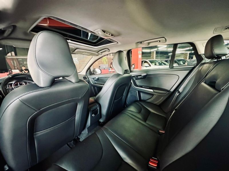 Volvo V60 2.0 T5 MOMENTUM TURBO GASOLINA 4P AUTOMÁTICO 2016/2016 CASTELLAN E TOMAZONI MOTORS CAXIAS DO SUL / Carros no Vale Volvo V60 2.0 T5 MOMENTUM TURBO GASOLINA 4P AUTOMÁTICO 2016/2016 CASTELLAN E TOMAZONI MOTORS CAXIAS DO SUL / Carros no Vale