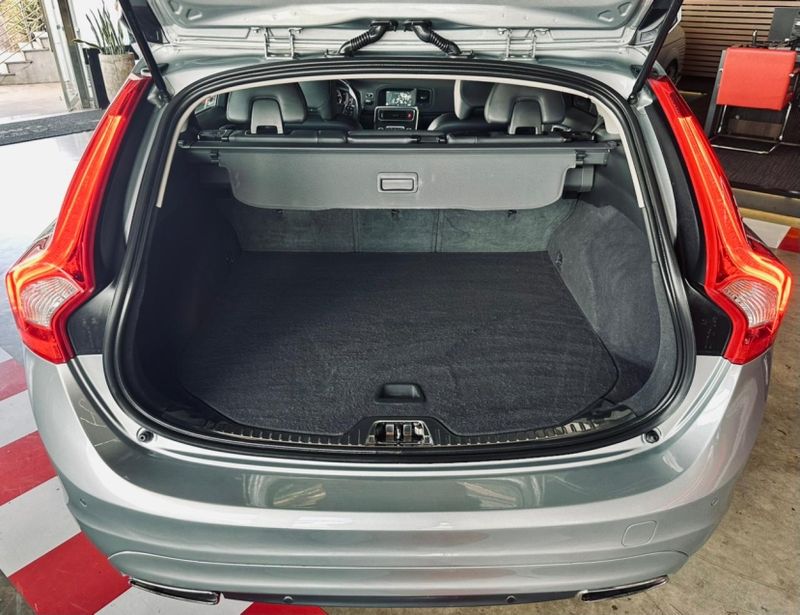 Volvo V60 2.0 T5 MOMENTUM TURBO GASOLINA 4P AUTOMÁTICO 2016/2016 CASTELLAN E TOMAZONI MOTORS CAXIAS DO SUL / Carros no Vale Volvo V60 2.0 T5 MOMENTUM TURBO GASOLINA 4P AUTOMÁTICO 2016/2016 CASTELLAN E TOMAZONI MOTORS CAXIAS DO SUL / Carros no Vale