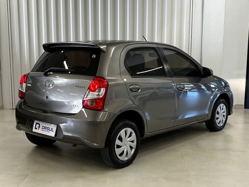 Toyota ETIOS 1.5 XS 16V FLEX 4P AUTOMÁTICO 2017/2018 DRSUL SEMINOVOS CAXIAS DO SUL – LAJEADO – SANTA CRUZ DO SUL / Carros no Vale